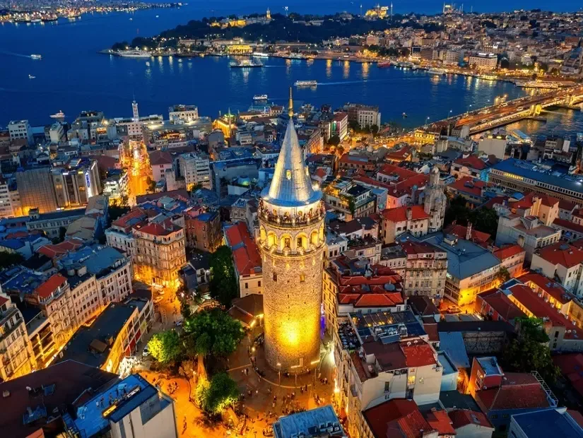 Karaköy ve Galata’da Aydınlatma Tasarımı: Tarihi Dokuya Modern Bir Işık