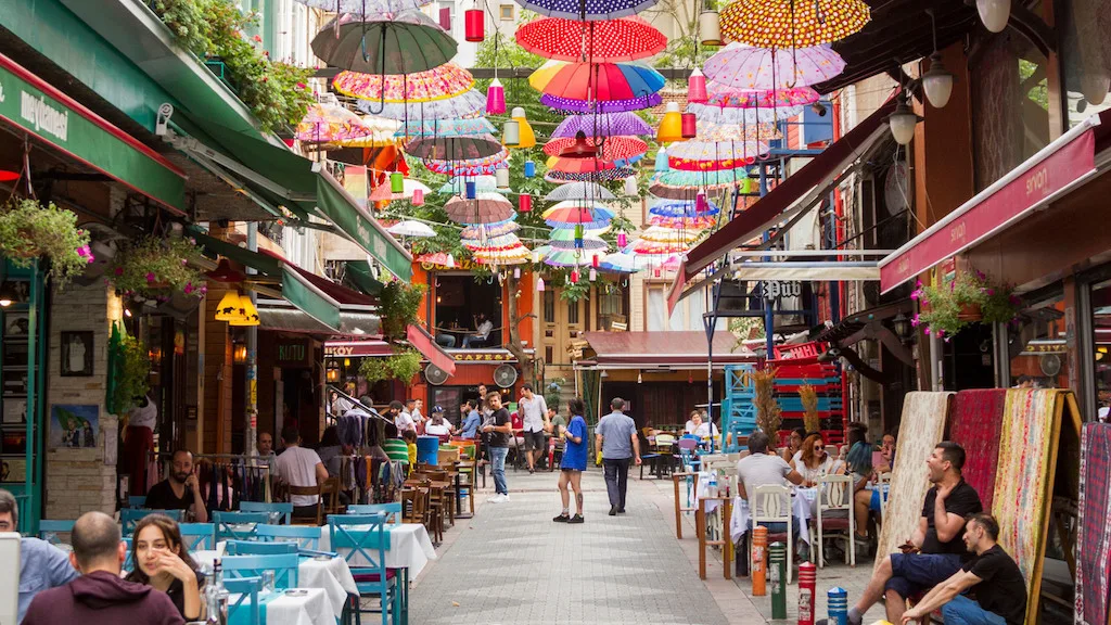 Moda’da Işık ve Sanat: Tarihi Binalara ve Butik Mekanlara Özel Aydınlatma