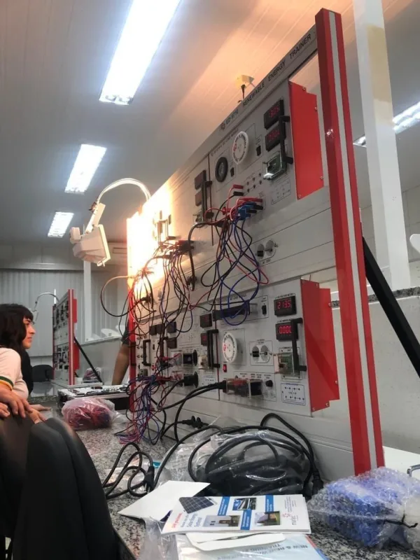 Reklam Tablosu ve Dijital Totem Üretim Atölyelerinde Elektrik Tesisatı